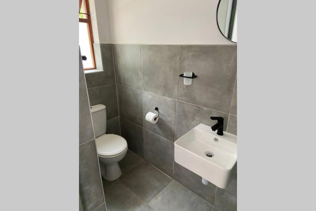 21 Heather Road George Luaran gambar